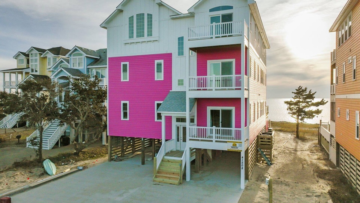 Avon House | Soundfront 10BR/11BA home - Prime windsports access, private pool, hot tub ★