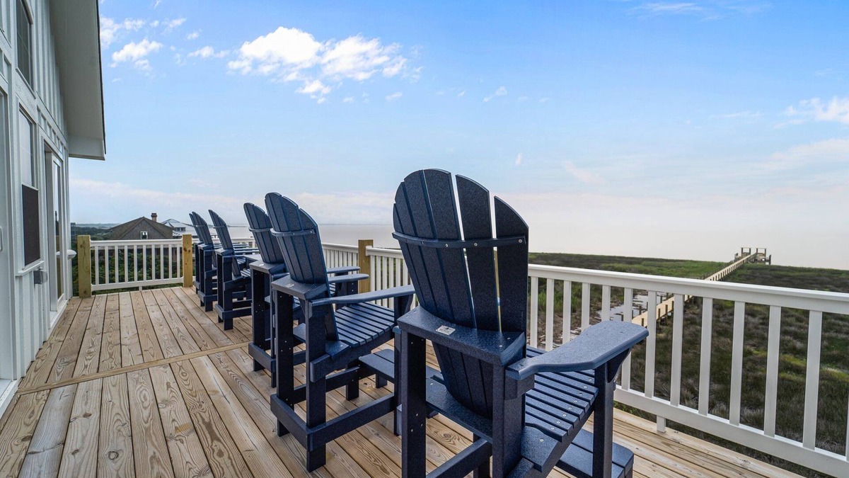 Avon House | Soundfront home, private dock, pool, hot tub, theater, kiteboarding haven ★