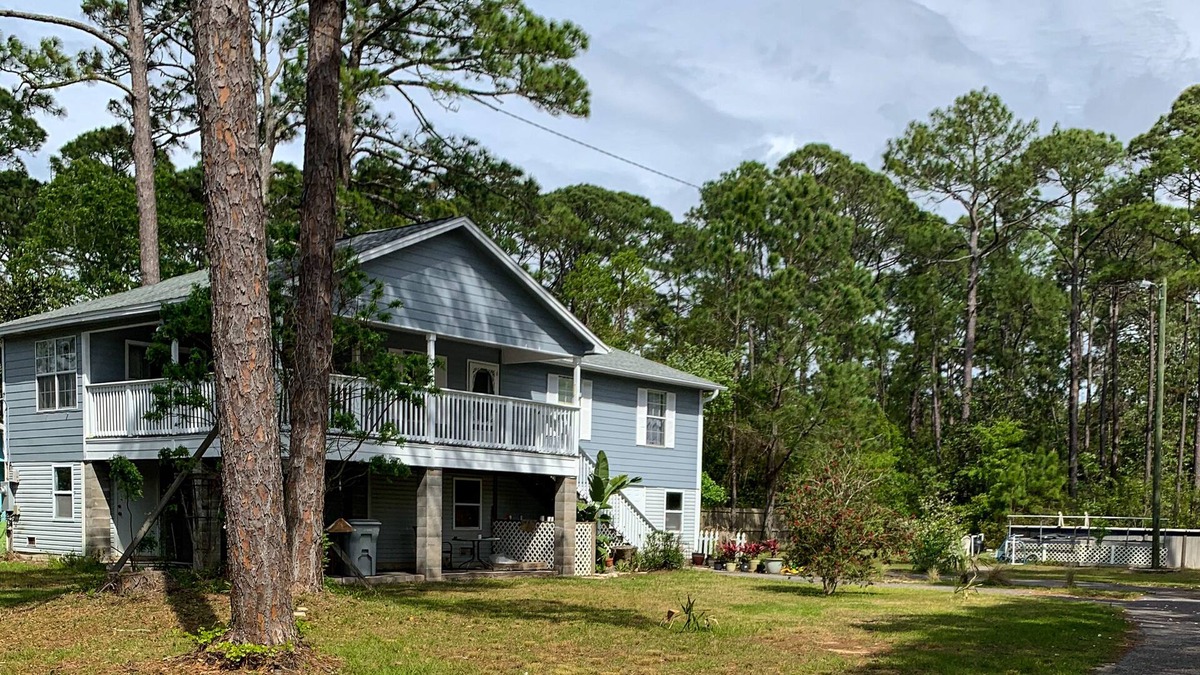 Gulf Breeze House | Soundside Vibes | House in Gulf Breeze with a pool, firepit, and beach access
