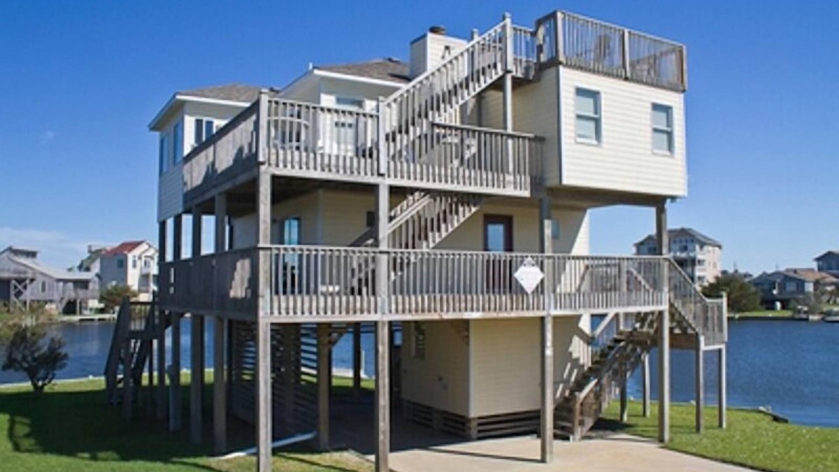 Avon House | Soundside Waterfront w/Kinnakeet Pool, Pickleball & Tennis- Kayaks Included
