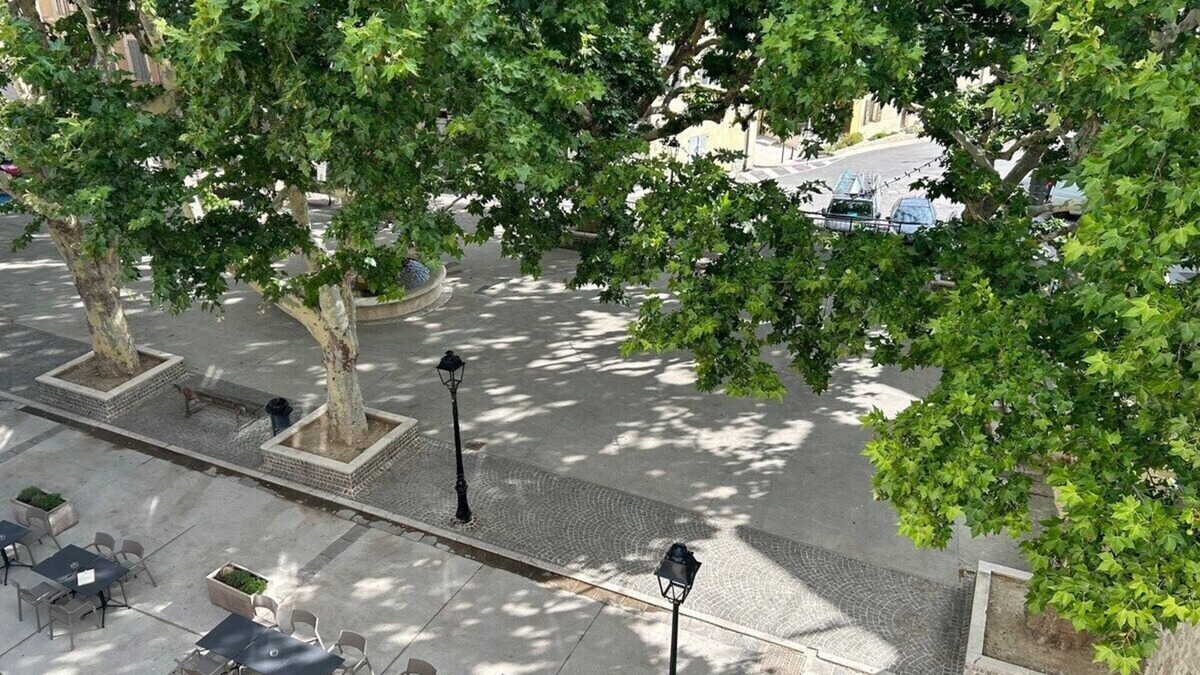 Velaux Apartment | Sous les platanes