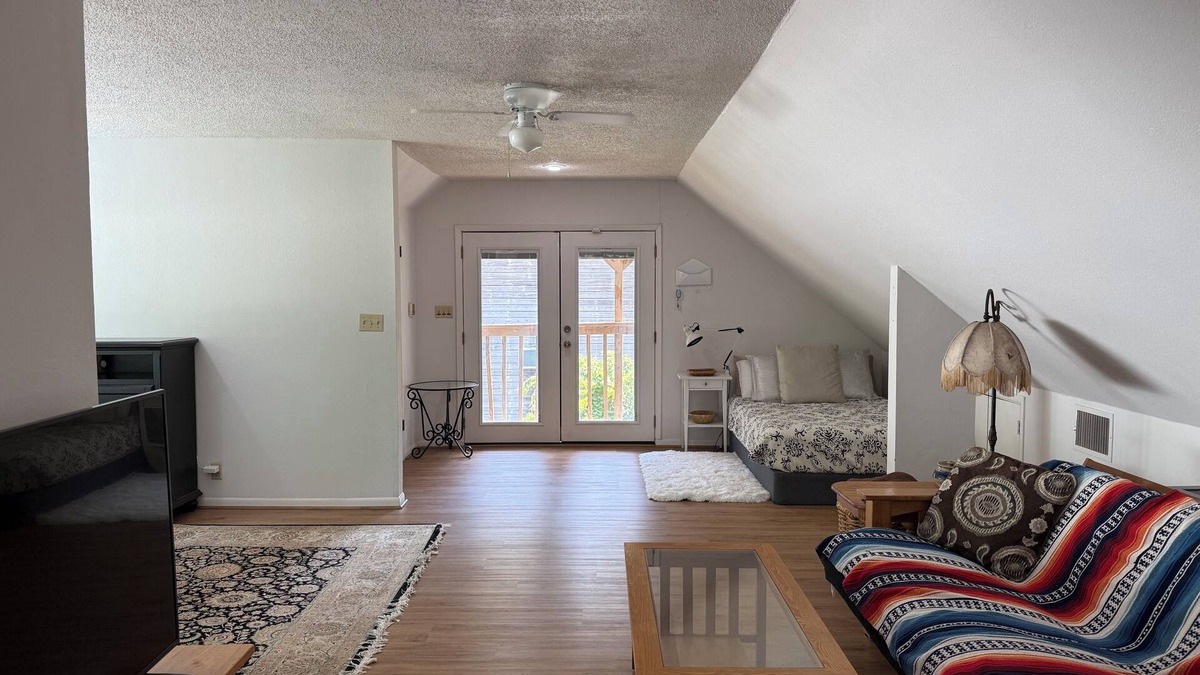 Bouldin House | South 6th bungalow walkable to ACL, Zilker, downtown and south congress