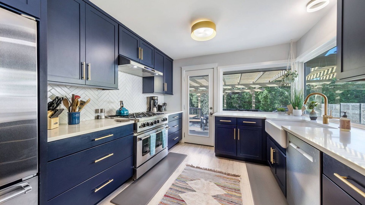 East Congress Apartment | South ATX Home - Pool - Sauna - Parking - Sleeps 6