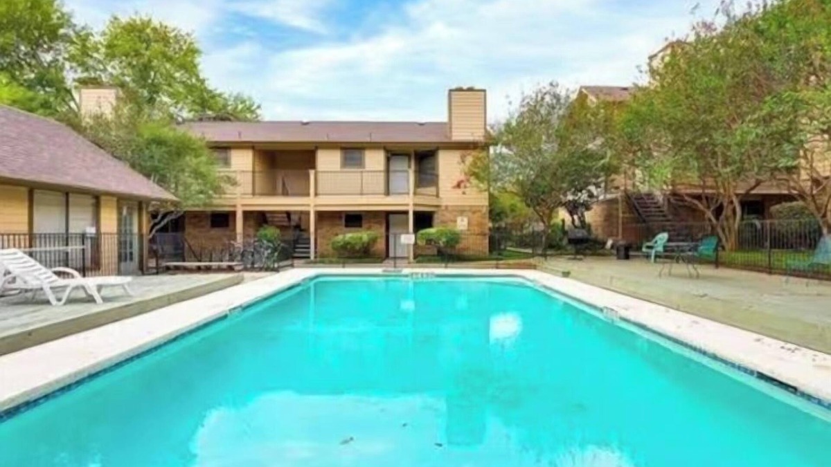 South Manchaca Condo | South ATX . Sweet Stay with Pool
