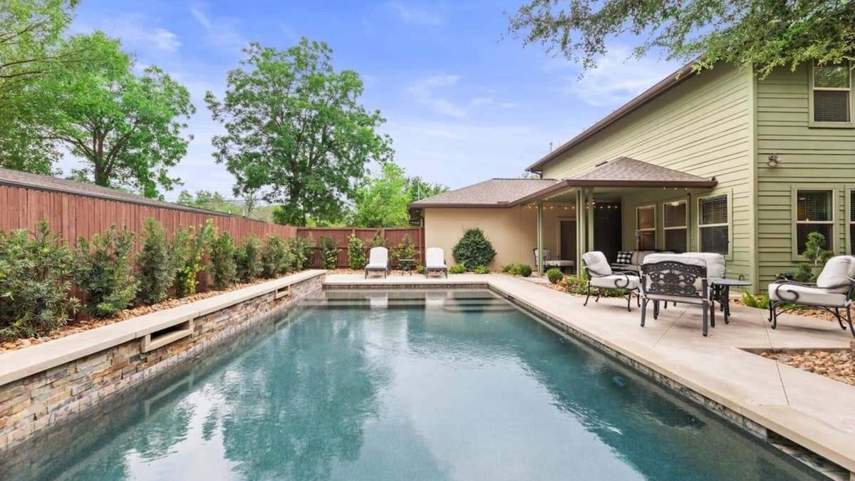 South Manchaca House | South Austin Getaway | Large Home | Private Pool