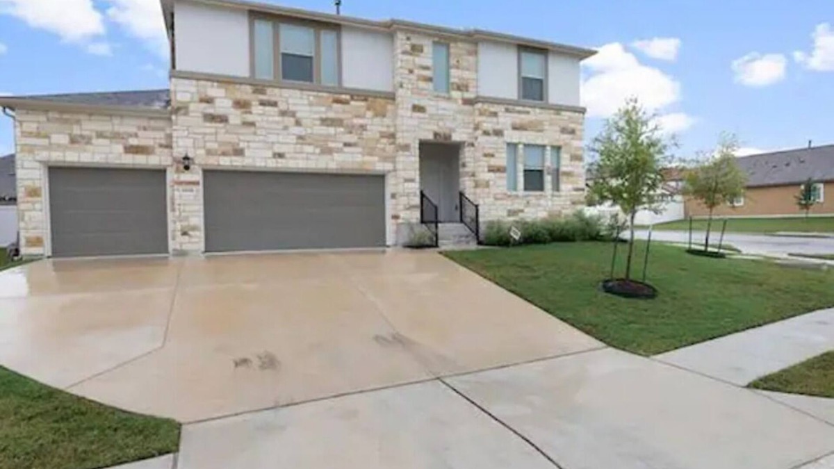 Austin House | South Austin Special- 10% Monthly Discount House w/5 Bedrooms/5 Queen Beds.