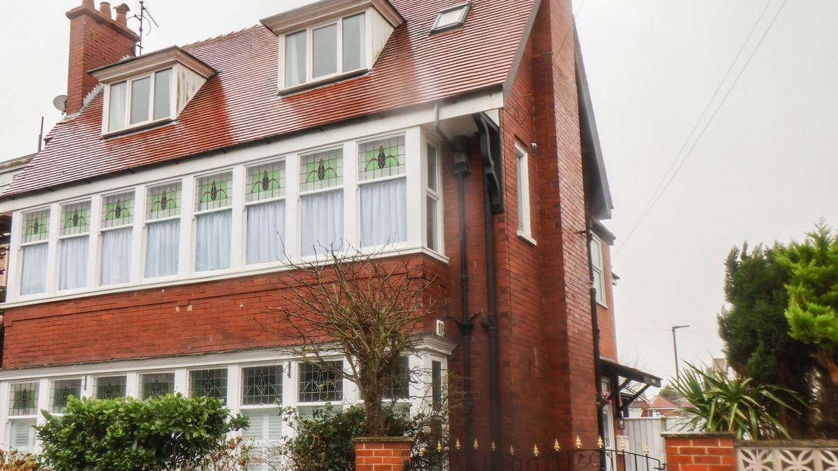 Bridlington House | SOUTH BAY BEACH HOUSE, pet friendly, with a garden in Bridlington