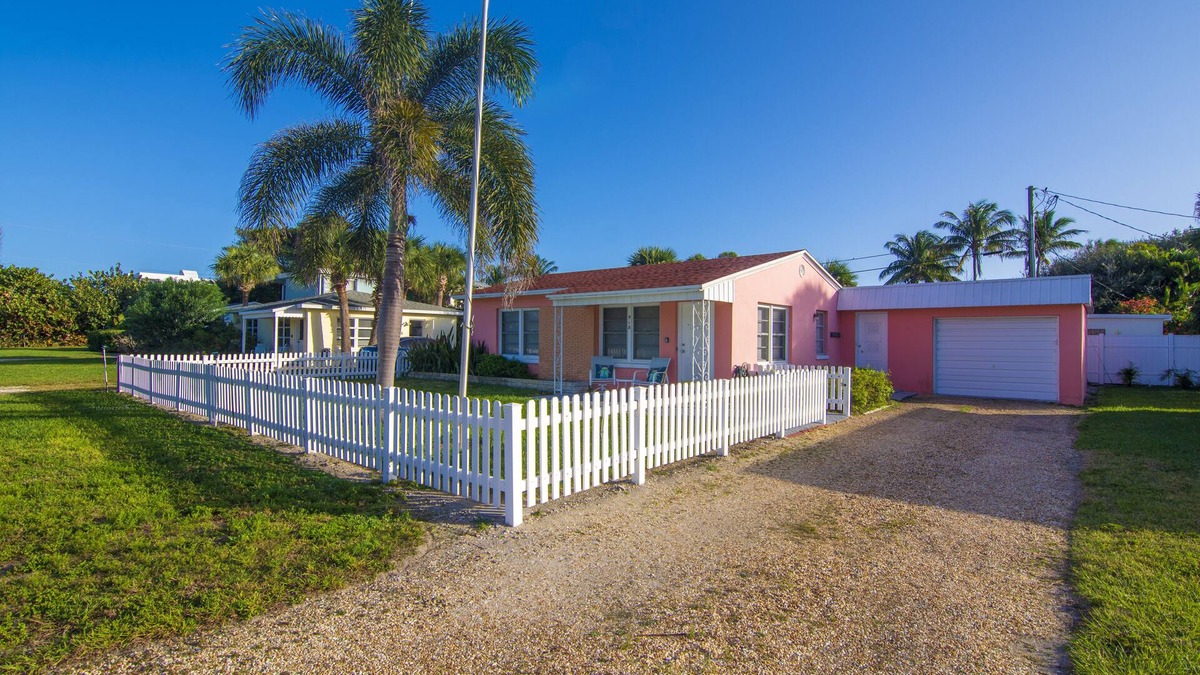 Vero Beach House | SOUTH BEACH & PARK Just a Hop Skip & Jump CORAL COTTAGE Fun Seaside Vero