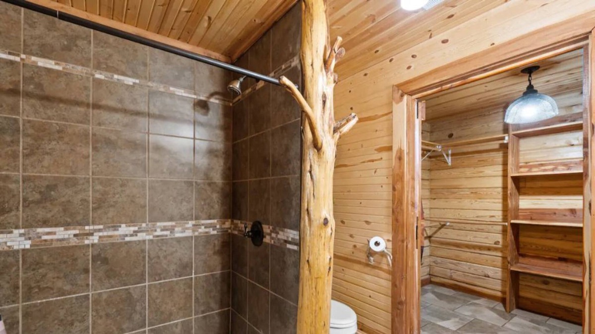 Doniphan Cabin | South Beach Resort
