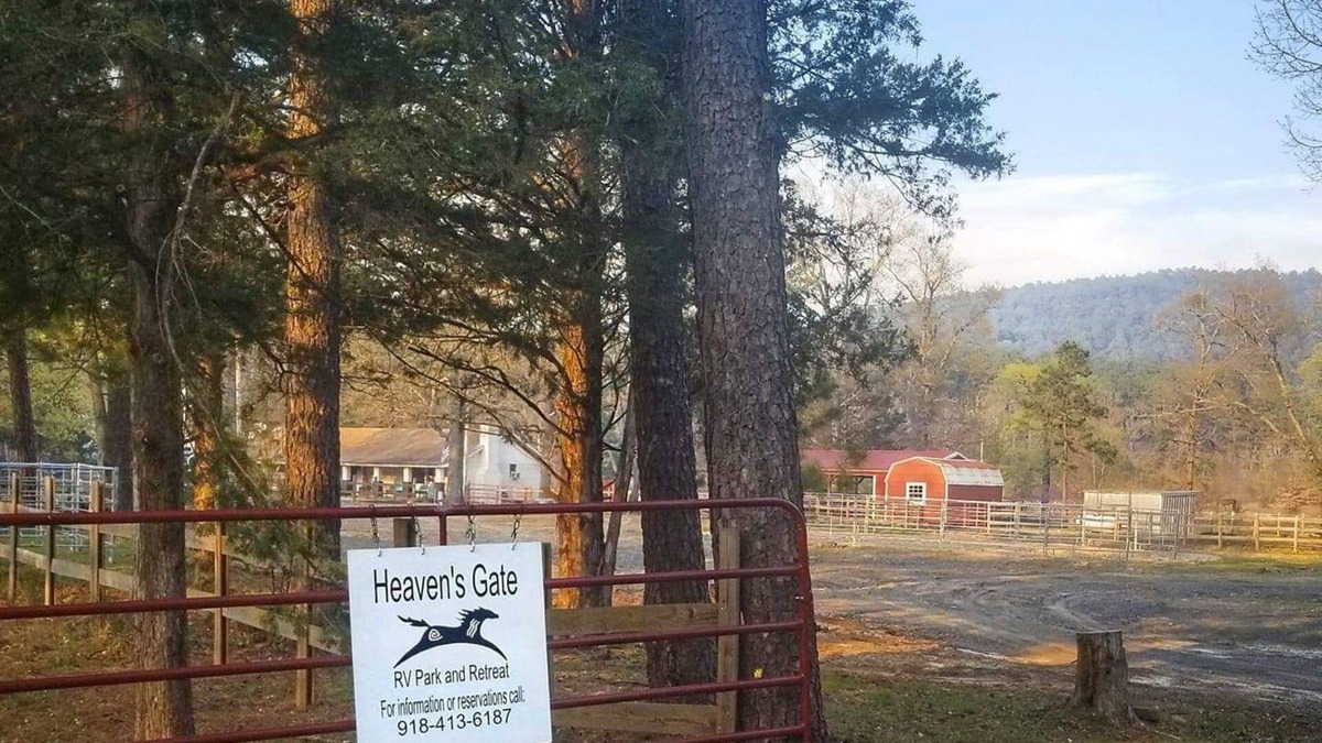 Muse RV Rental | South Creekside Camper @ Heaven's Gate RV and Retreat