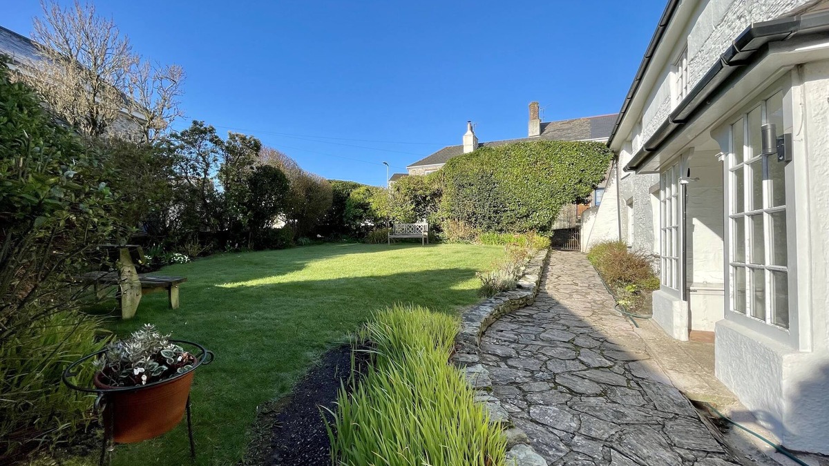 Loddiswell House | South Devon village cottage, close to beaches and with sunny garden!