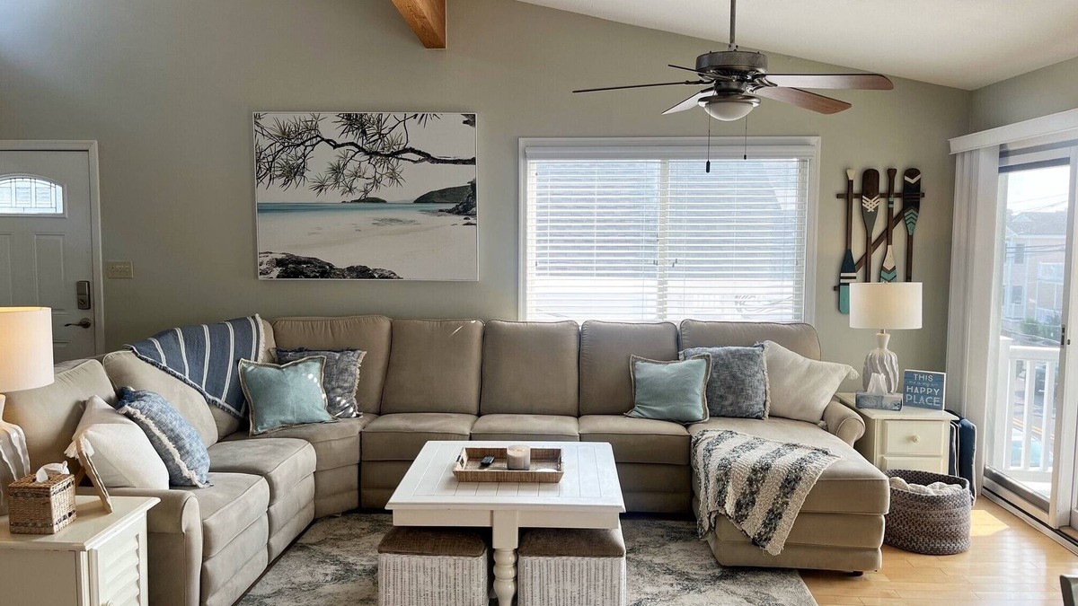 South End Condo | South End Beauty! Close to beach! Roof deck with water & sunset views!