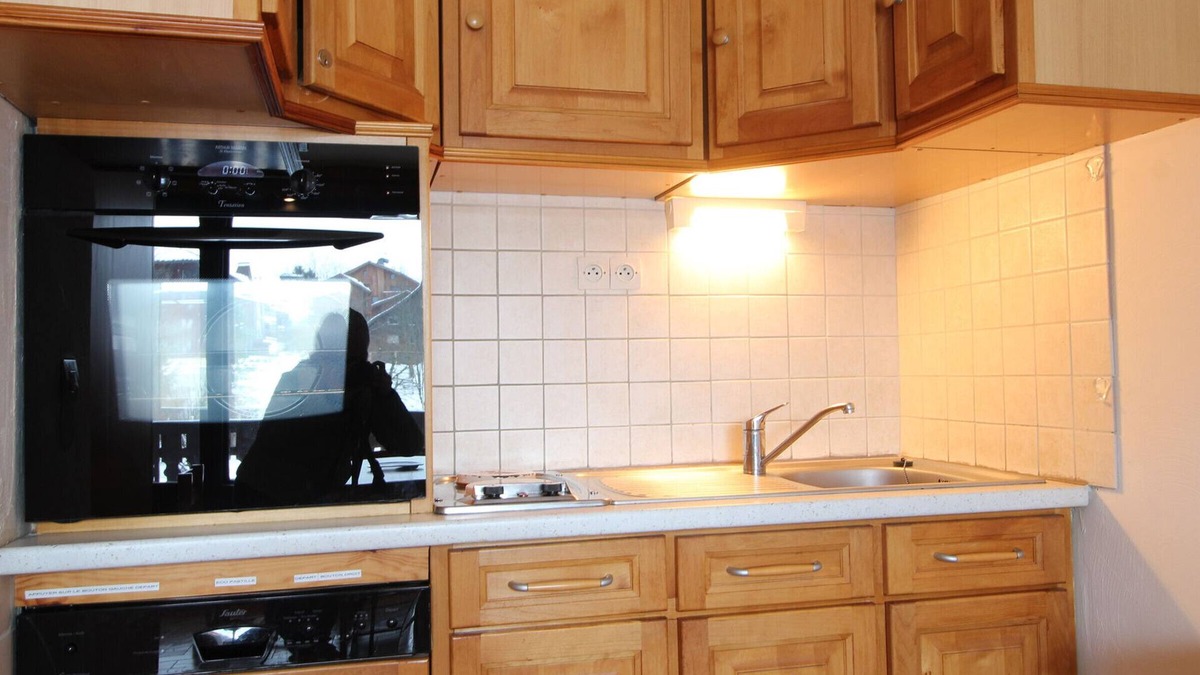 Les Carroz-d'Araches Apartment | South-Facing 3-Room Apt Sleeps 6, Near Village Center and Ski Lifts