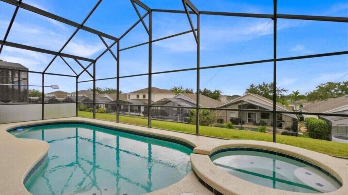 Highgate Park House | South Facing 4 BR Pool Home Near Disney