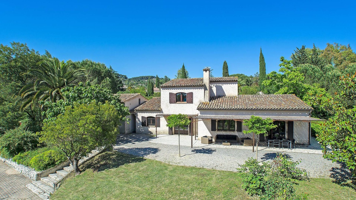 La Colle-sur-Loup House | South facing villa of 250 m² with swimming pool in a 3000 m² garden