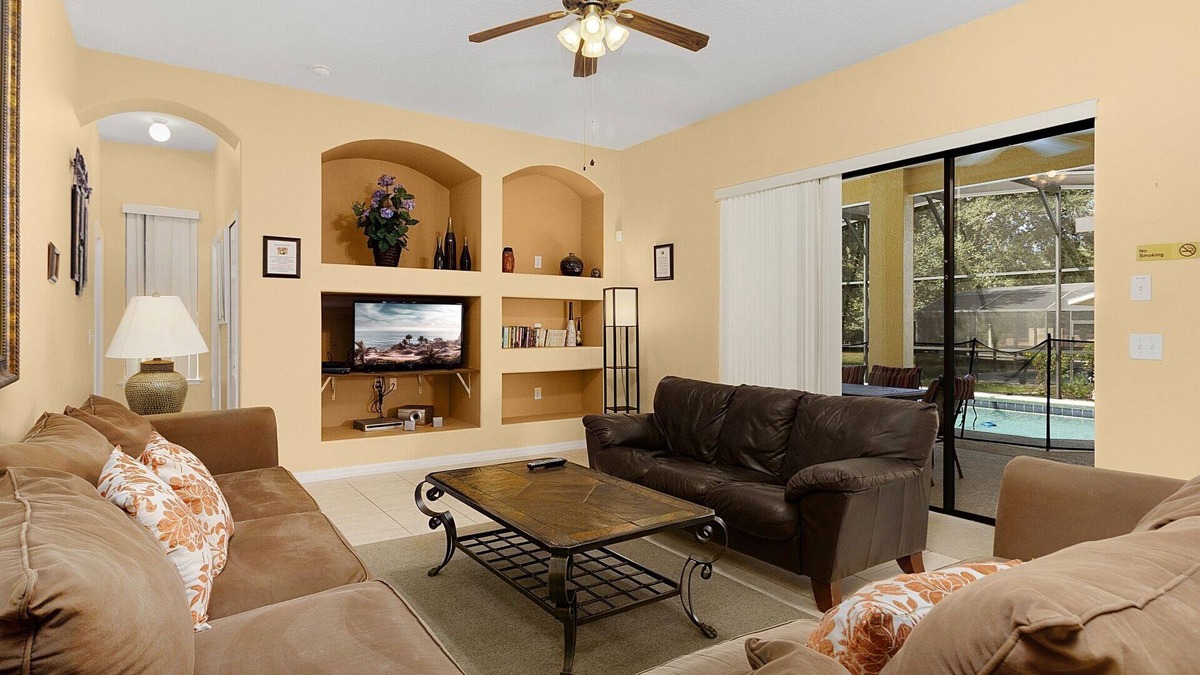 Legacy Park House | SOUTH FACING pool/spa, beautiful spacious 4 bed home just 20 mins from Disney