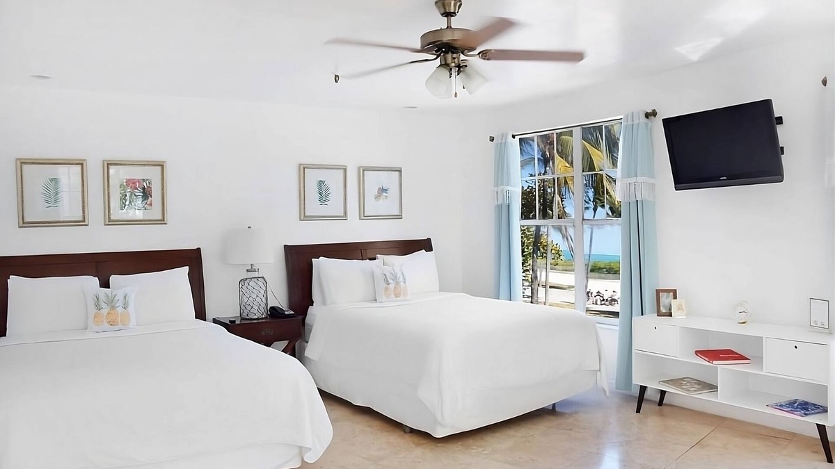 Flamingo/Lummus Hotel | South Florida Escape! Walk to Versace Mansion and Lummus Park