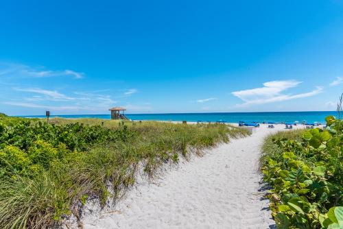 Deerfield Beach House | South Florida Spacious Oasis 4BR Retreat with 2 King Beds, Amazing Pool, near Beaches