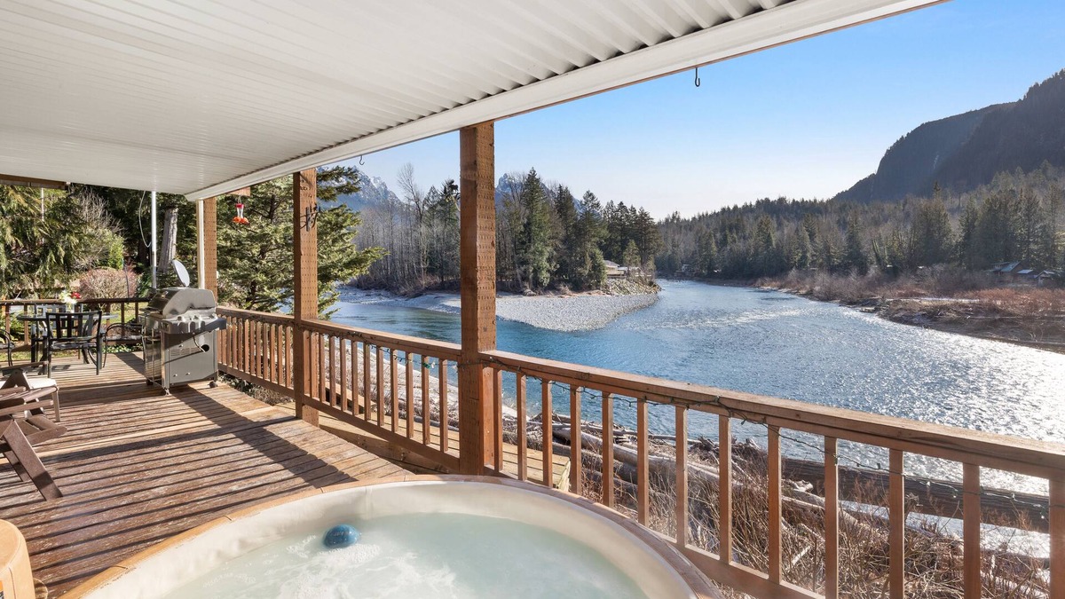 Gold Bar Apartment | South Fork Lodge - TWO riverfront apartments