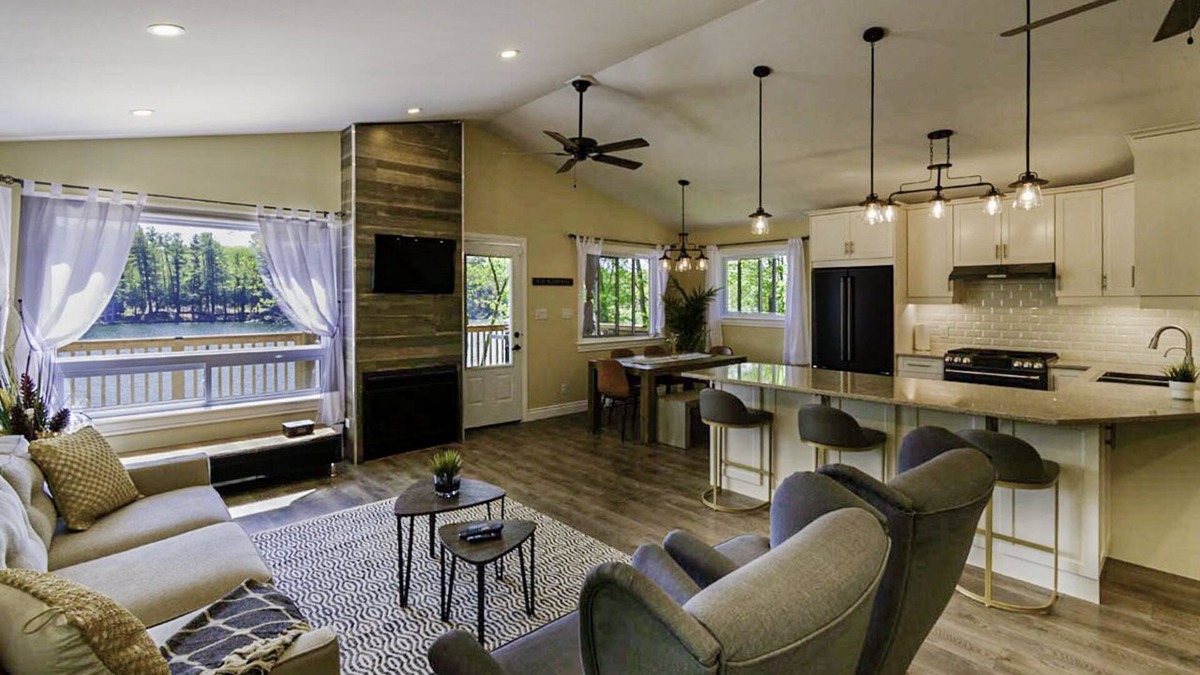 Frontenac Cottage | South Frontenac Battersea Dog Lake