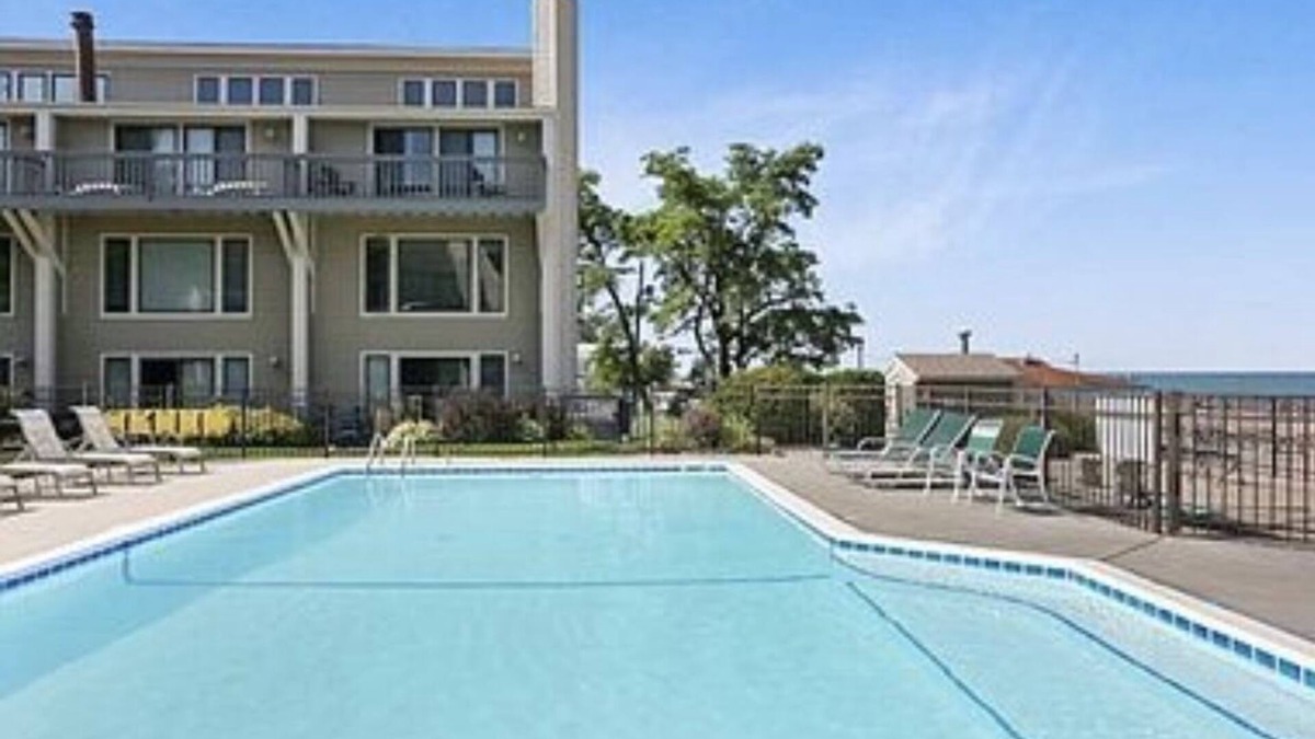 South Haven Condo | South Haven Condo w/LAKE MICHIGAN + LIGHTHOUSE VIEWS w/POOL + PRIVATE BEACH