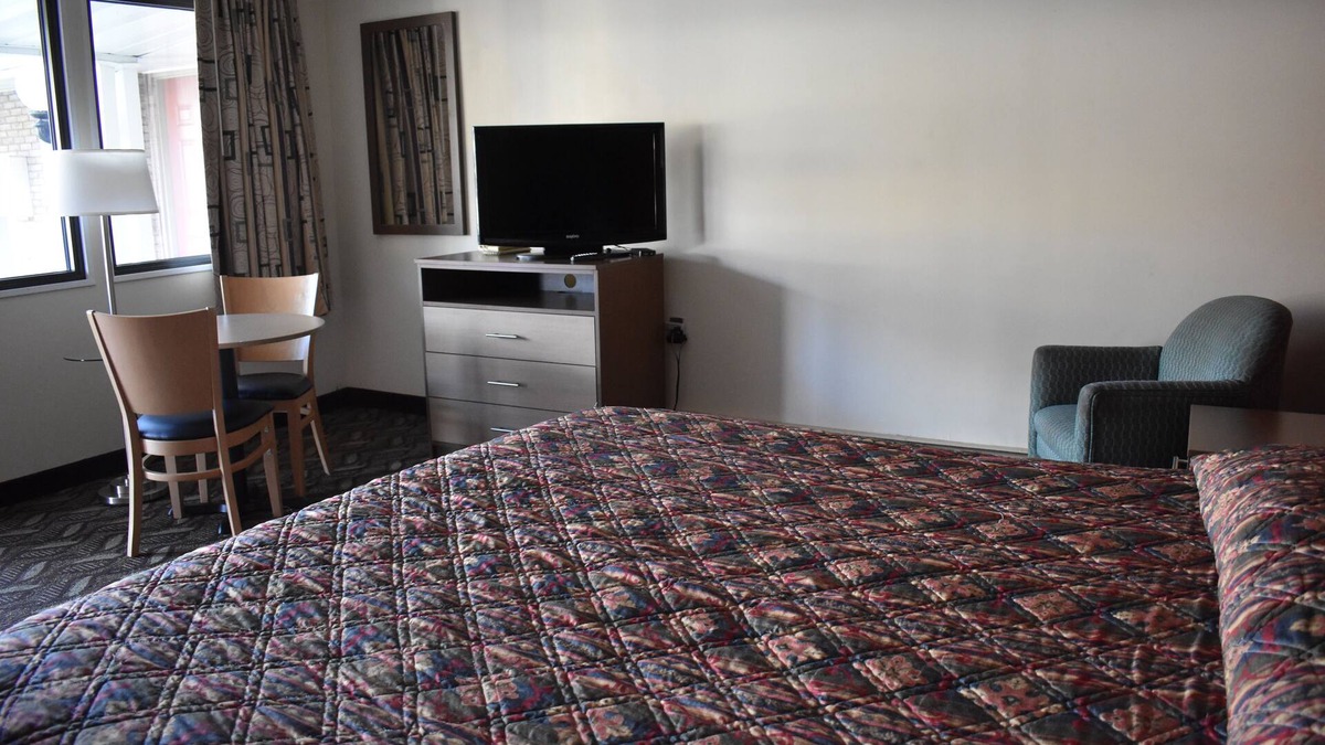 Pleasant Hills Hotel | South Hills Motel