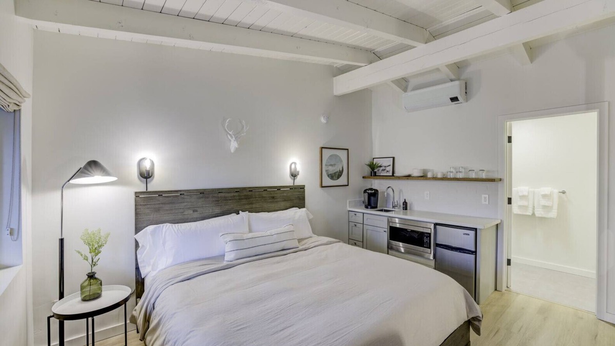 Lakeside Park Apartment | South Lake Chalet #8-New Boutique Suite-Minutes to Heavenly & Lake Tahoe