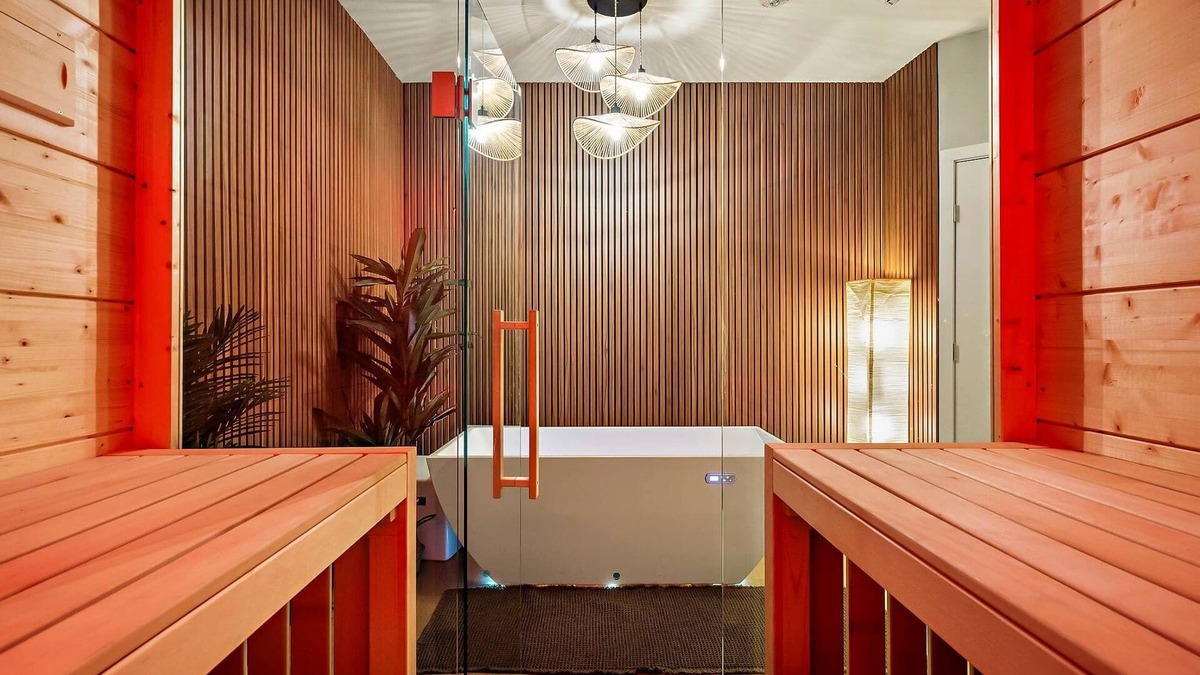 Galindo Condo | South Lamar Condo | Sauna, Cold Plunge, Pickleball