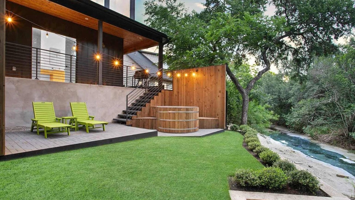 South Lamar Apartment | South Lamar Luxe Creekside Retreat w/Hot Tub