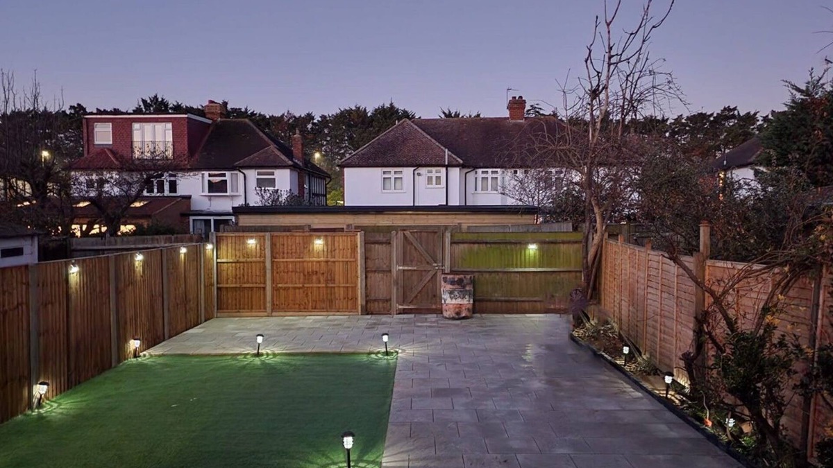 Merton House | South London's Hidden Gem | 3 Bedroom Guest House