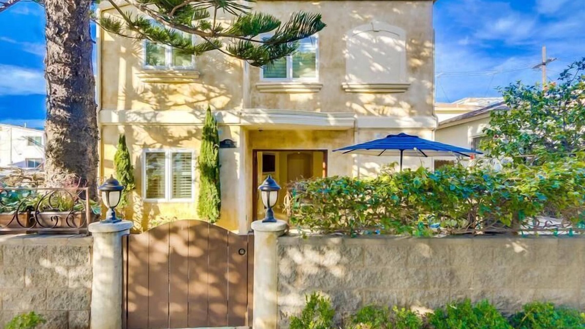 South Mission Beach House | South Mission Beach Retreat | 2BR Near the Shore
