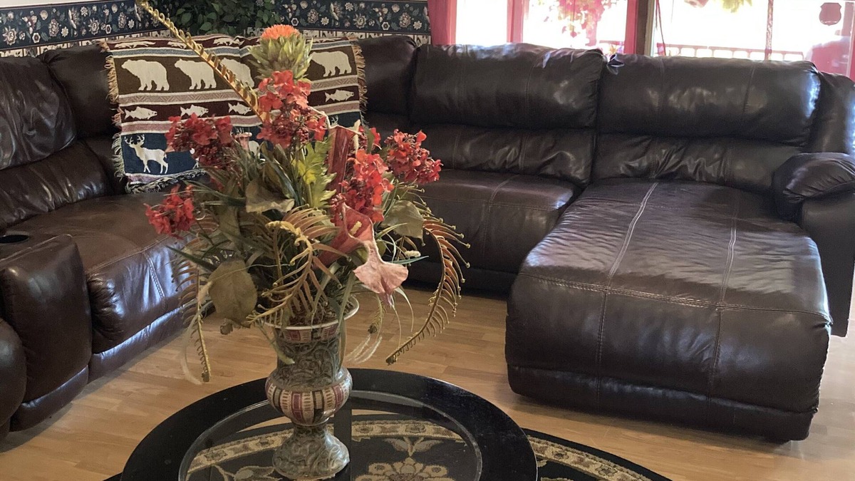 Lawndale Cottage | South Mountain Cozy Cottage is six miles from South Mountain State Park