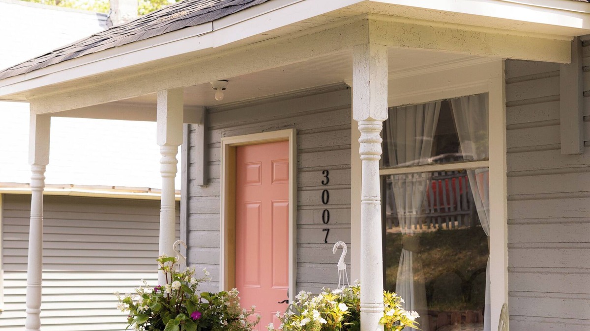 Southeast Omaha Cottage | South-O Fairy House nLOCATION LOCATION!