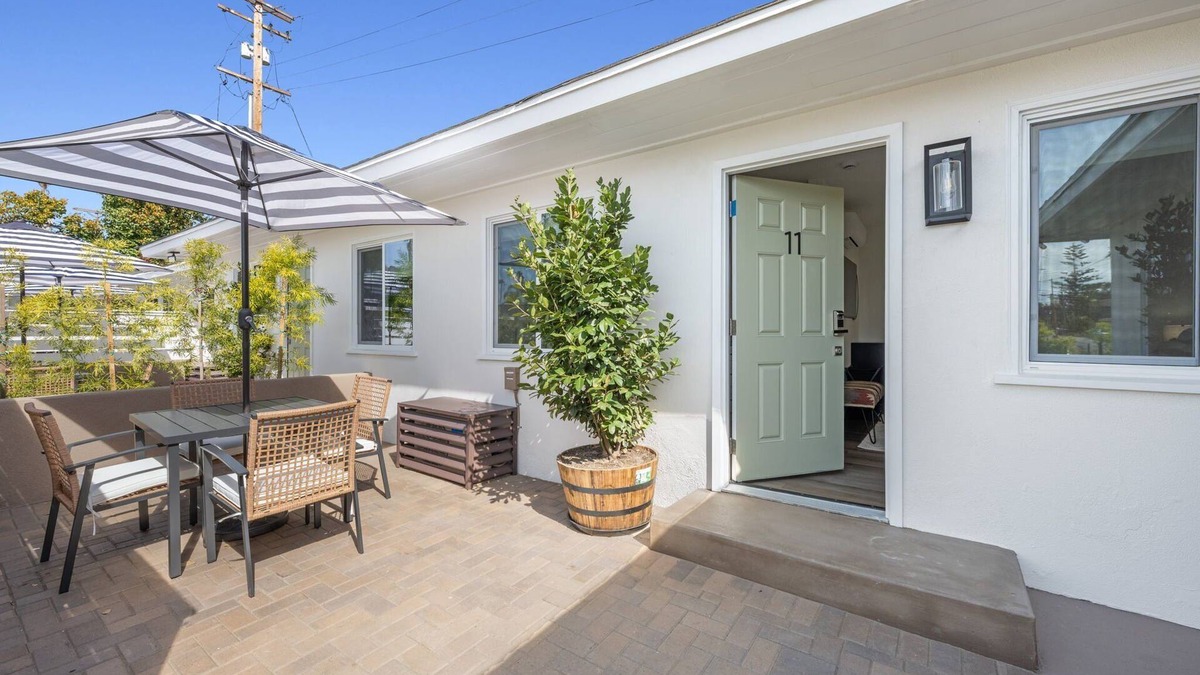 South Oceanside Hotel | South Oceanside Bungalow 11 - Luxury King Suite + Patio
