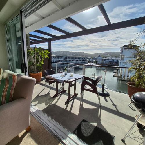 Waterfront Apartment | South Quay 12 Waterfront