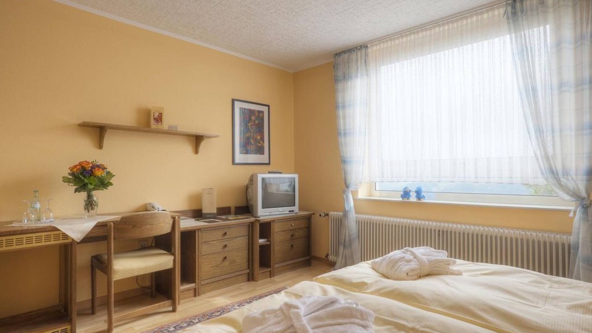 Bollendorf-Pont House | South side without balcony with view, 2-3 nights - Waldhotel Sonnenberg