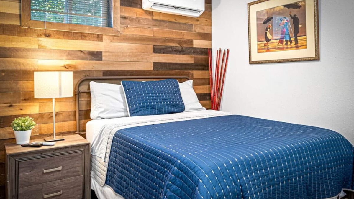 Oakford Park Condo | South Tampa - Central Location - Efficiency Suite