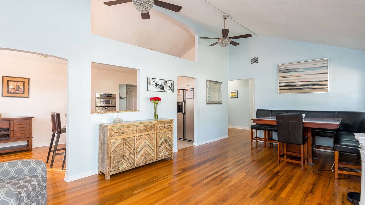 Virginia Park House | South Tampa home with Hot Tub