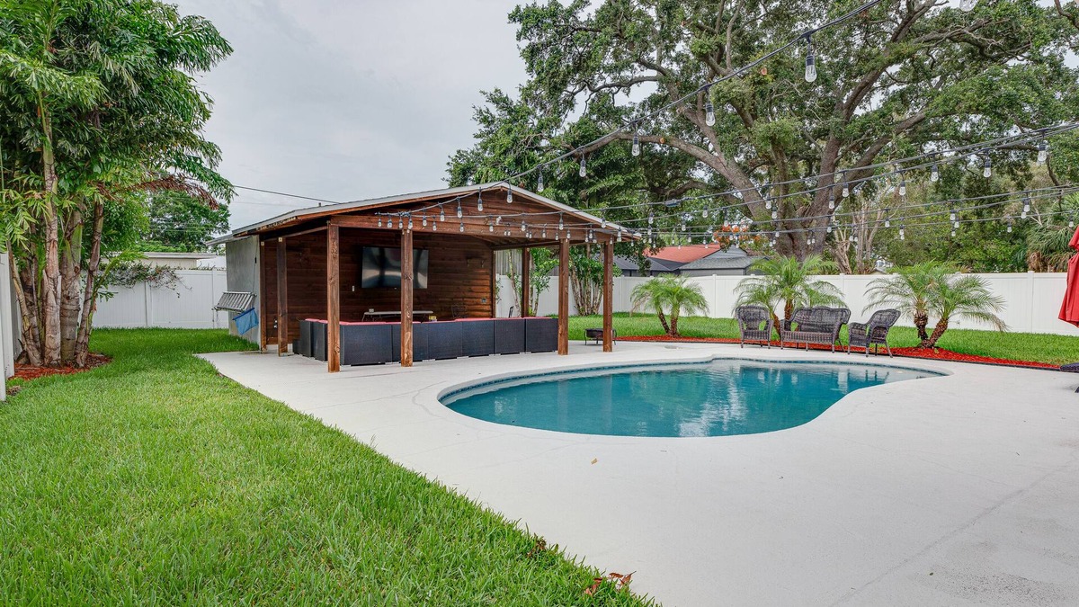 Sun Bay South House | South Tampa Pool and Cabana Home