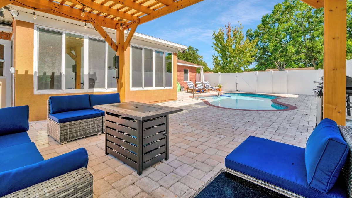 Virginia Park House | South Tampa Retreat | Pool and Fully Fenced Yard