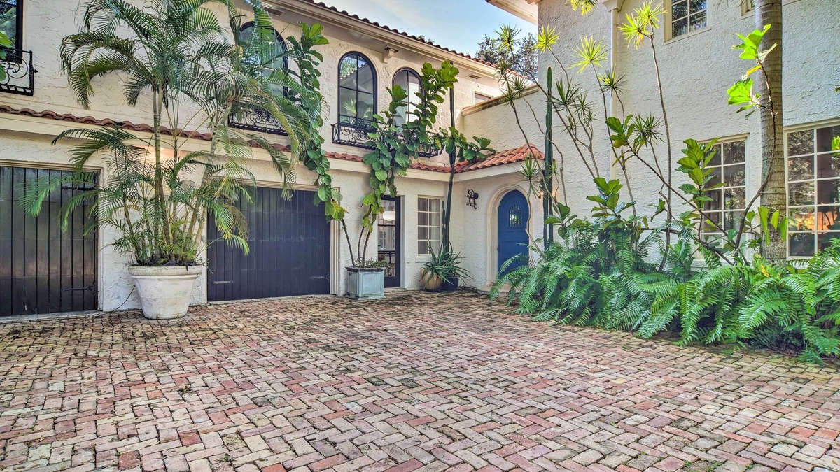 Beach Park Apartment | South Tampa Studio in Desirable Historic District!