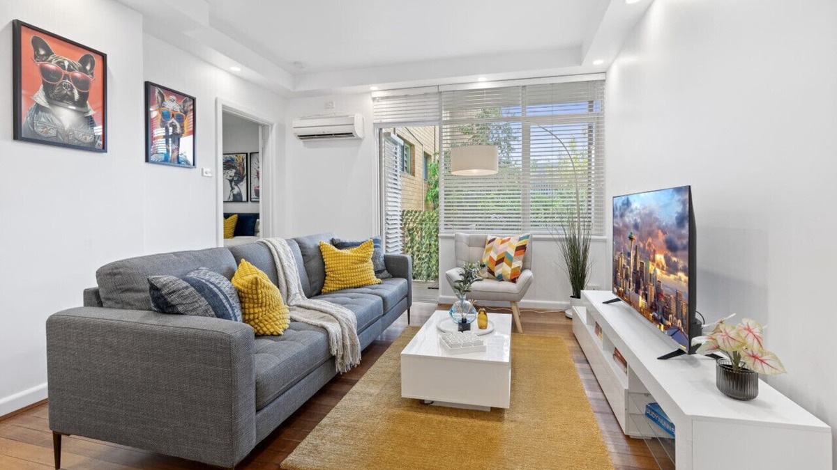 South Yarra Apartment | South Yarra Sleek: Urban Pad