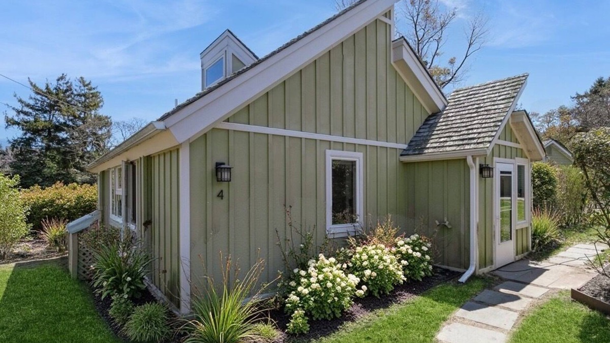 Town of Southampton Cottage | Southampton cozy cottage by the beach