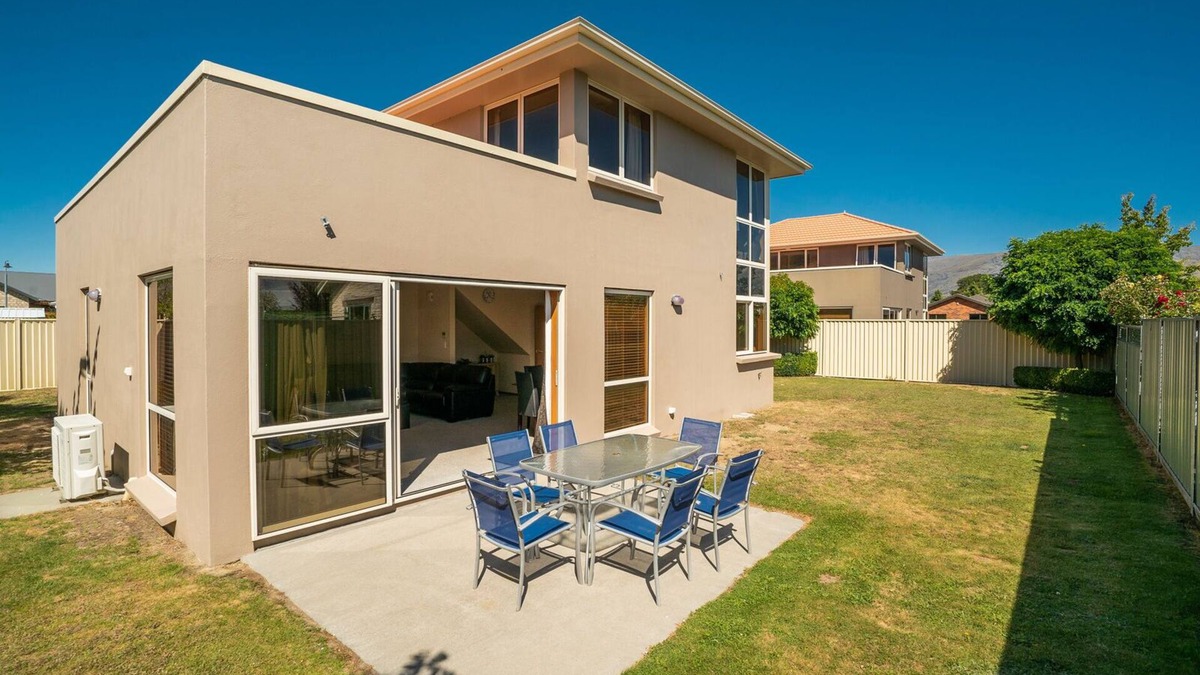Lowburn House | Southern Belle - Cromwell Holiday Home