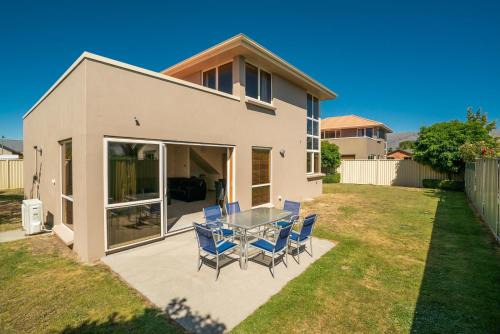 Lowburn House | Southern Belle - Cromwell Holiday Home