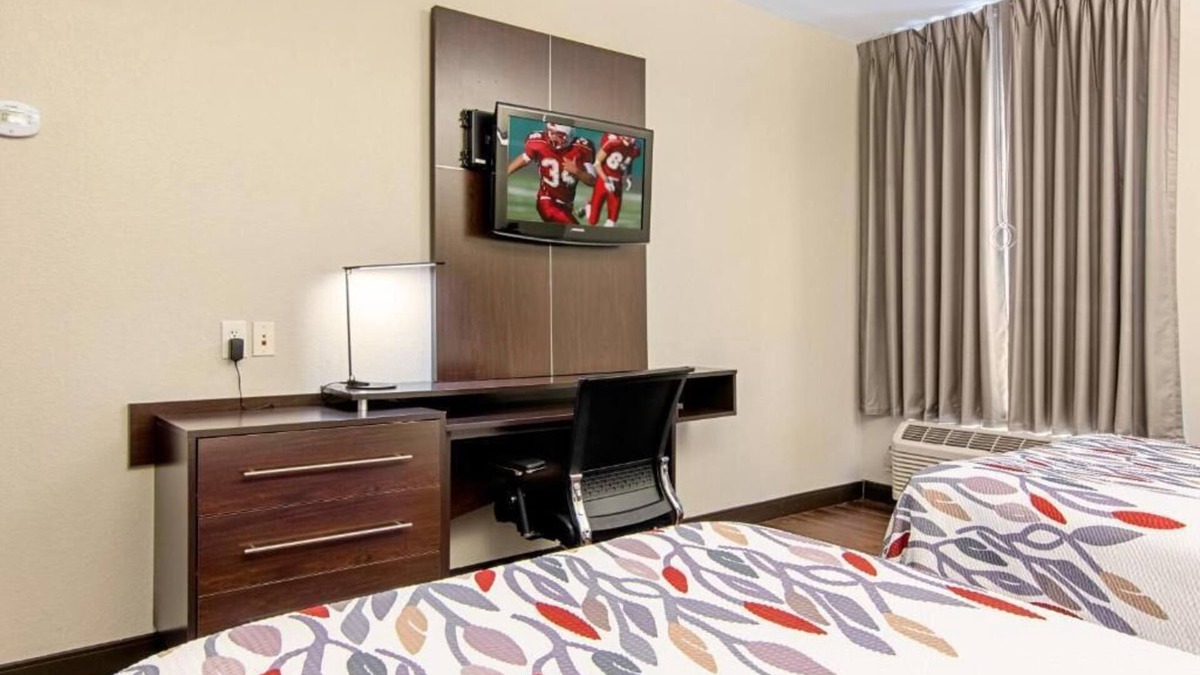 Locust Grove Hotel | Southern Charm: Pets Allowed, Parking! Short Drive to Sky Zone Trampoline Park