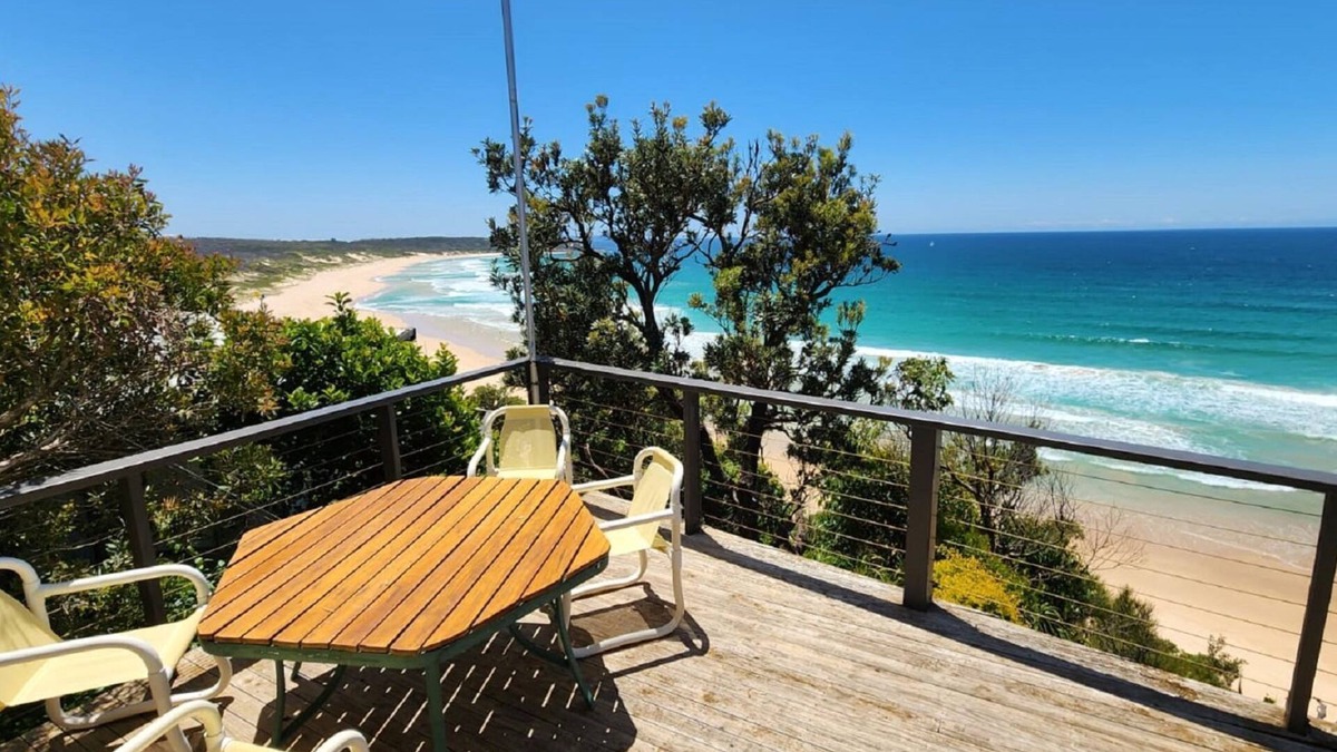 Manyana House | Southern Comfort - Watch the waves from the deck