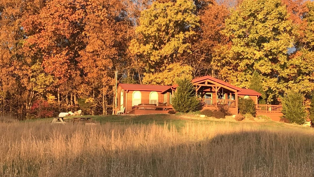 French Lick Cabin | Southern Grace Cabin Hot tub! Super CLEAN- French Lick, IN - Private location!