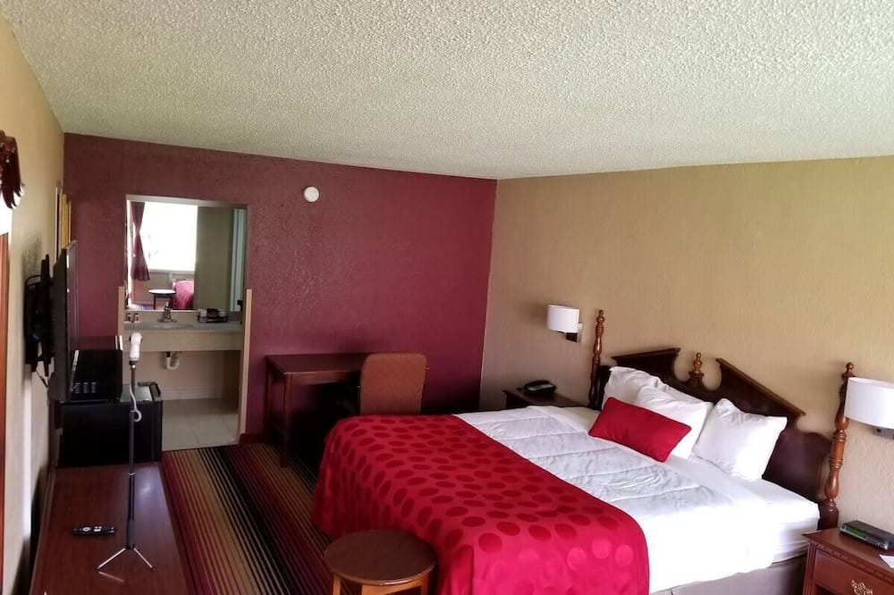 Perry House | Southern Hospitality! Comfy Unit, Breakfast