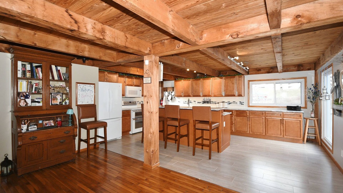 Strabane Other | Southern Pines Spacious 5-bedroom farmhouse in amazing Washington, PA with AC.